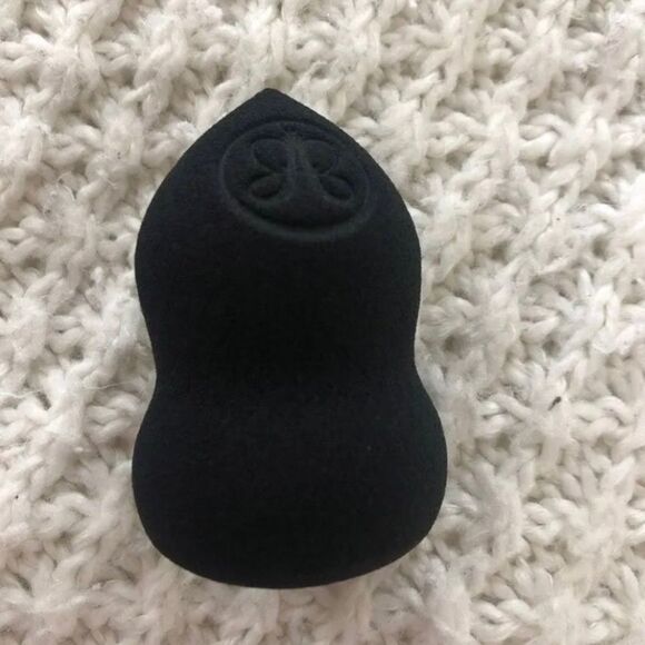 Anastasia Beverly Hills blender sponge - Picture 1 of 2